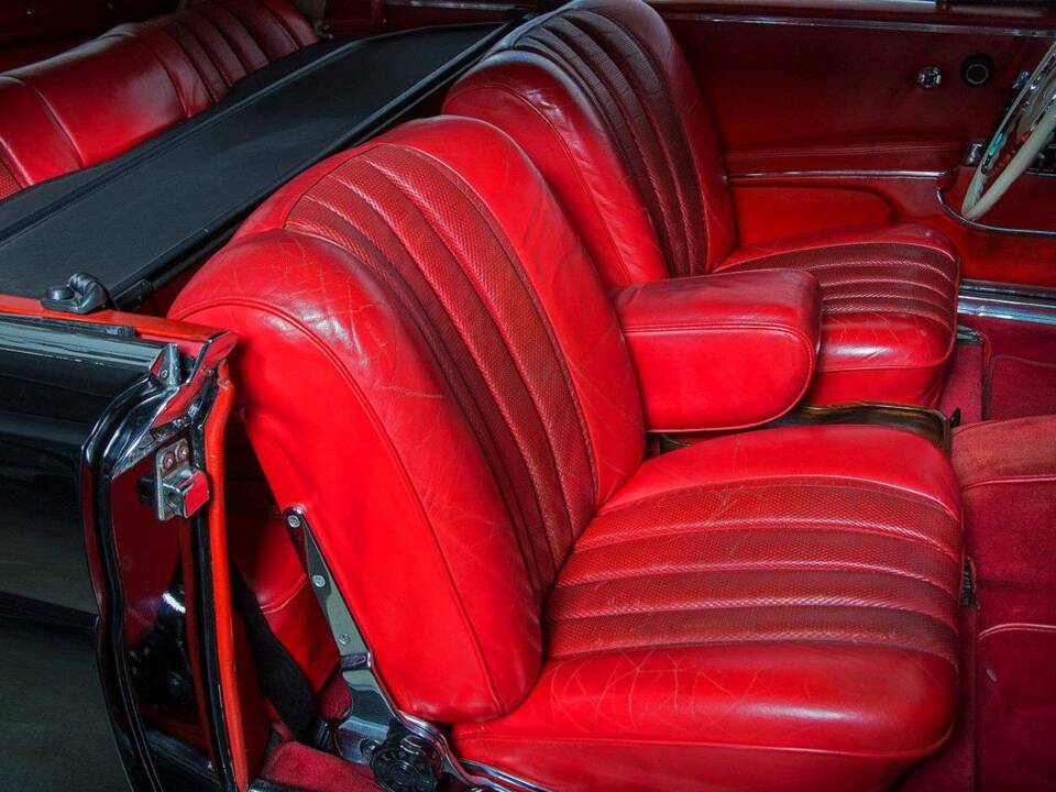 Image 31/34 of Mercedes-Benz 280 SE (1966)