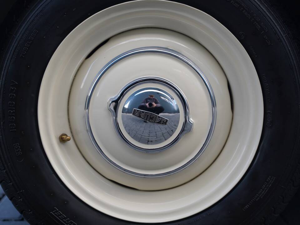 Image 46/50 of Jaguar XK 120 OTS (1950)