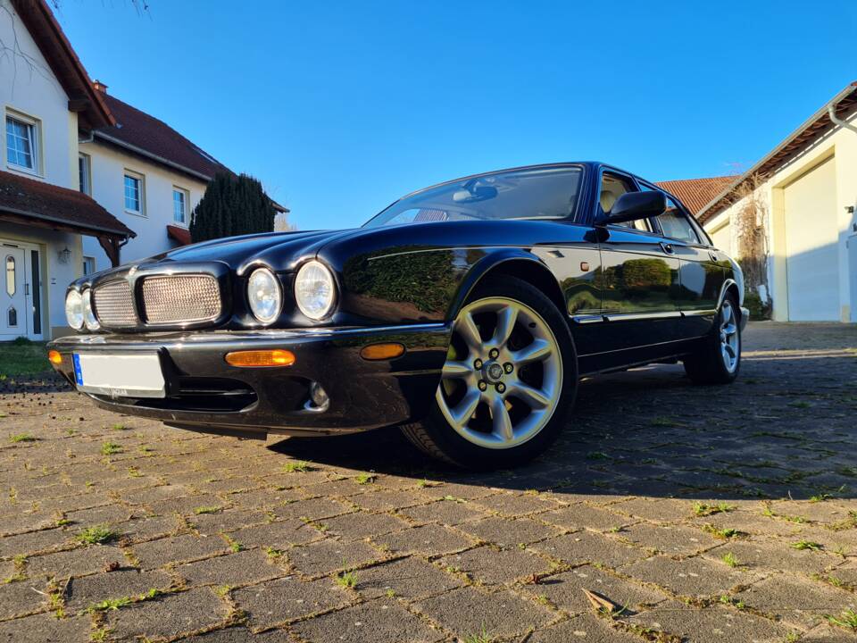 Imagen 2/21 de Jaguar XJR 4.0 (2000)