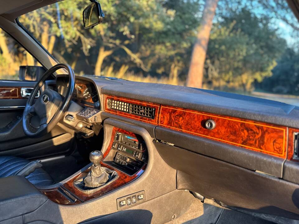 Image 38/40 of Jaguar Sovereign 3.6 (1989)