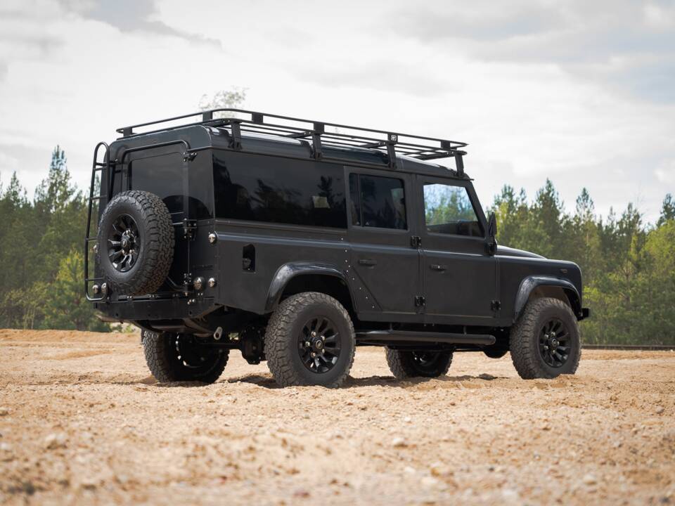 Image 11/41 of Land Rover Defender 110 (1992)