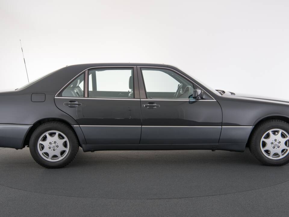 Image 12/45 of Mercedes-Benz 500 SEL (1992)