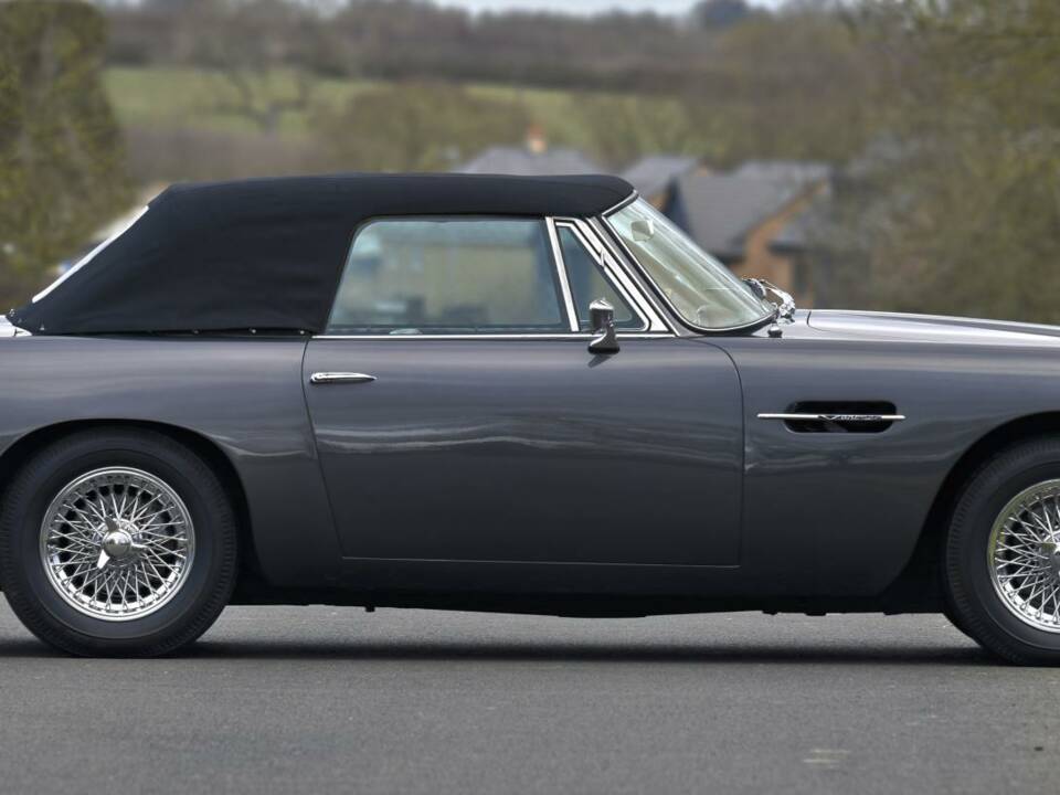 Bild 27/50 von Aston Martin DB 6 Vantage Volante (1969)