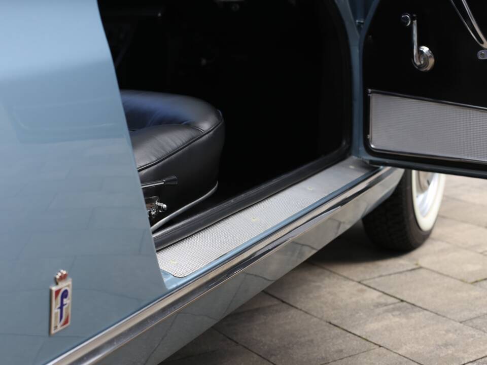 Image 26/56 of Peugeot 404 Coupé (1968)