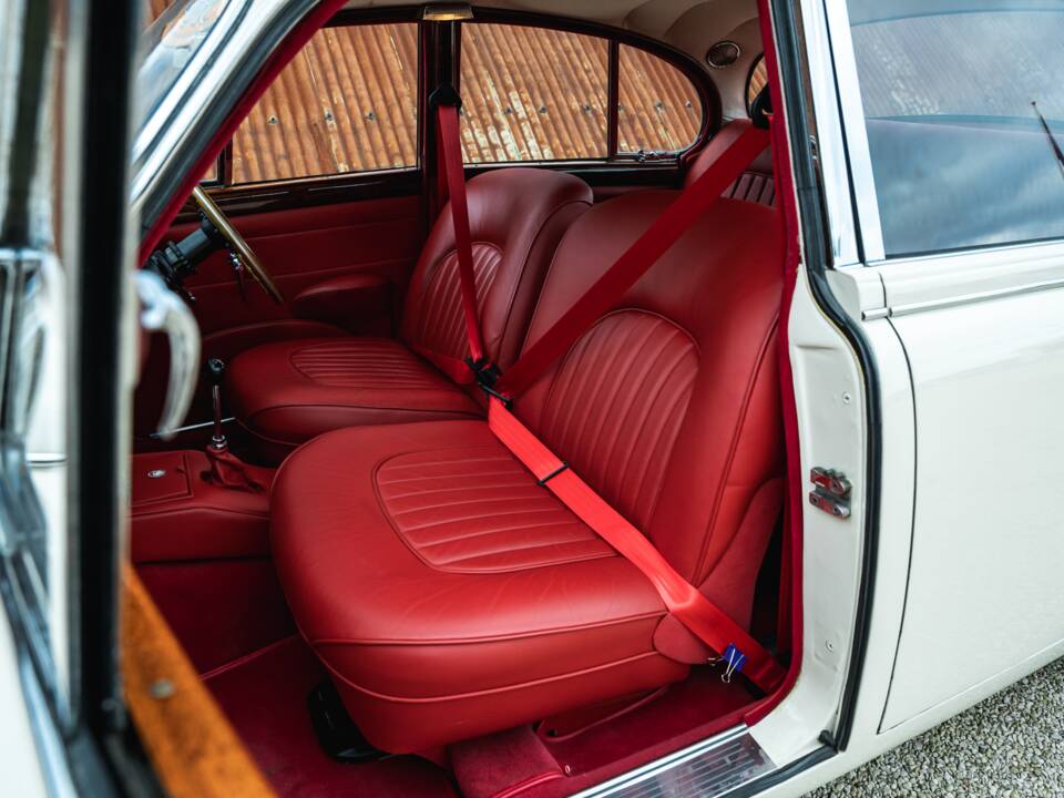 Bild 25/51 von Jaguar 240 (1968)