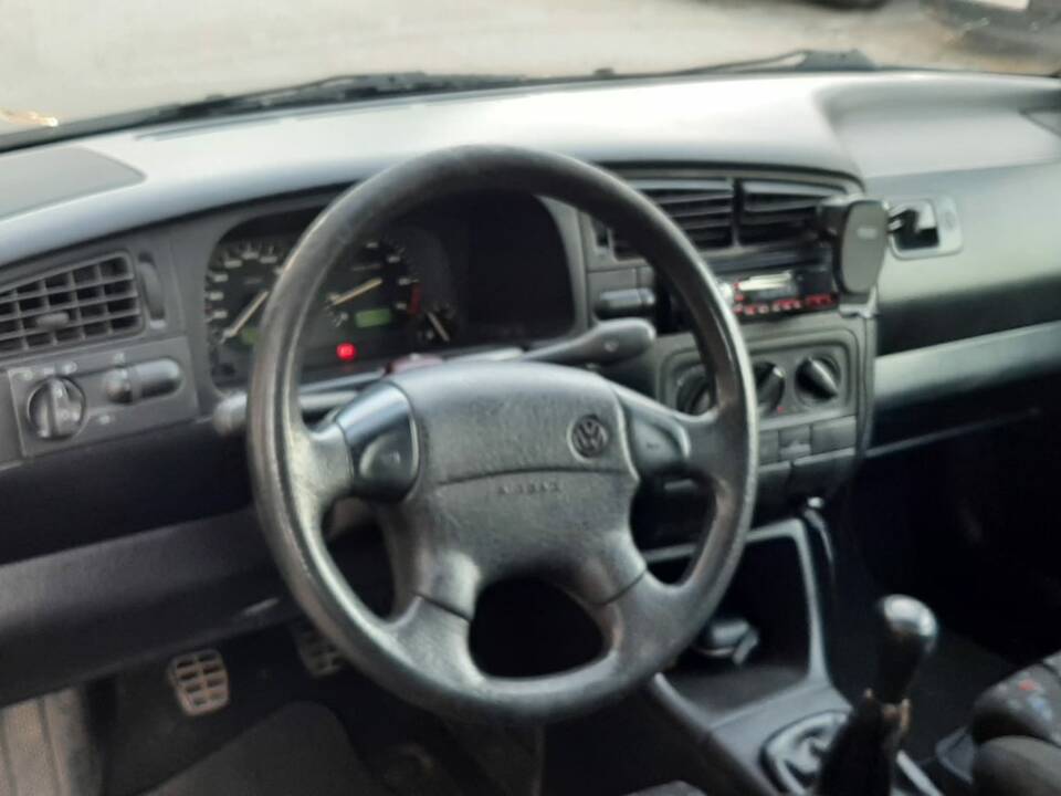 Immagine 18/21 di Volkswagen Golf III Cabrio 1,9 TDI (1995)