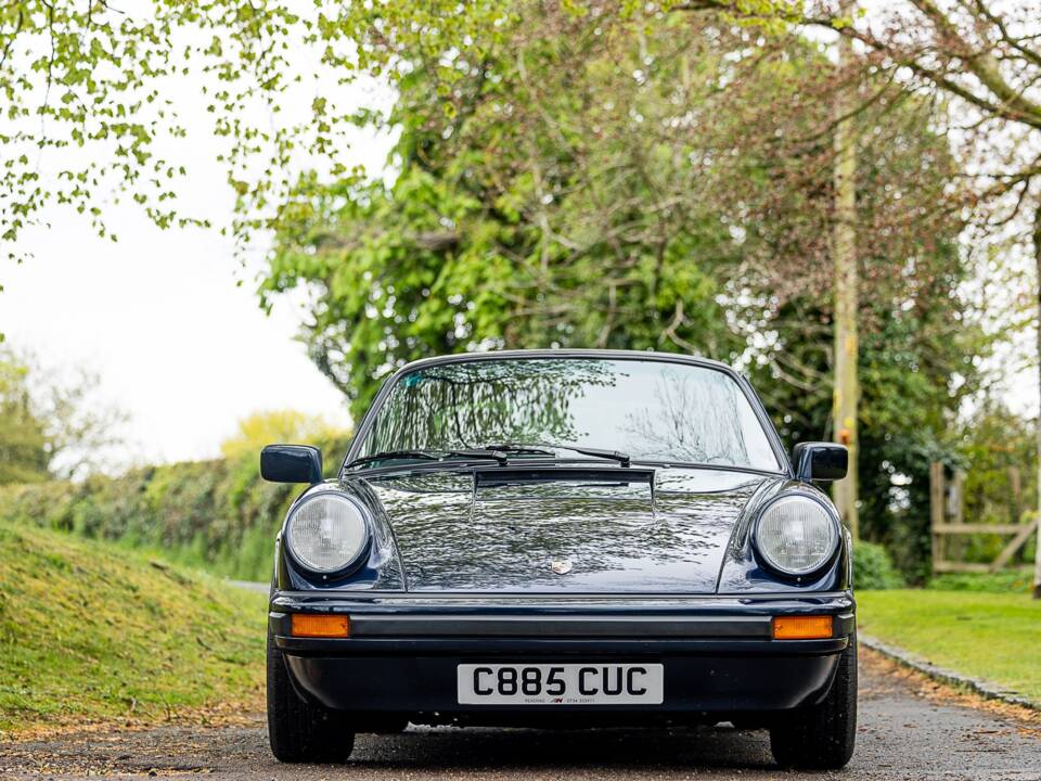 Image 38/50 of Porsche 911 Carrera 3.2 (1985)