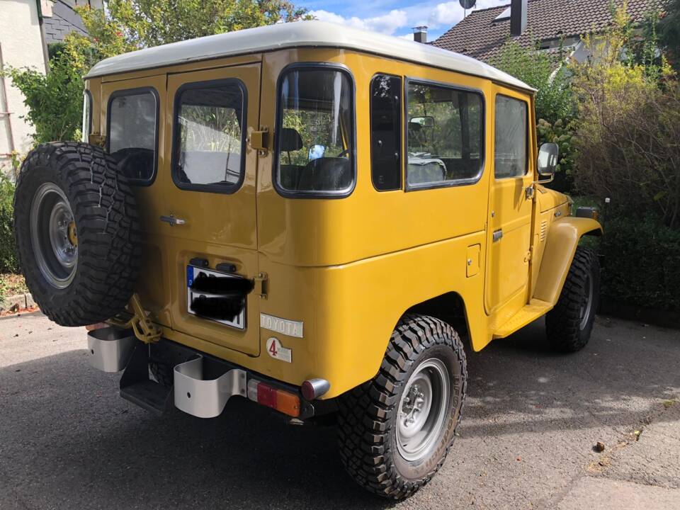 Image 2/24 of Toyota Land Cruiser BJ 40 (1979)