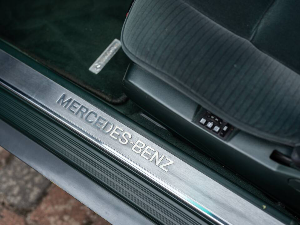 Image 22/54 of Mercedes-Benz 500 SEL (1992)