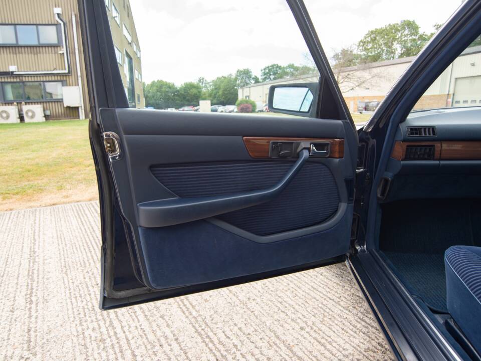 Bild 20/29 von Mercedes-Benz 300 SE (1990)