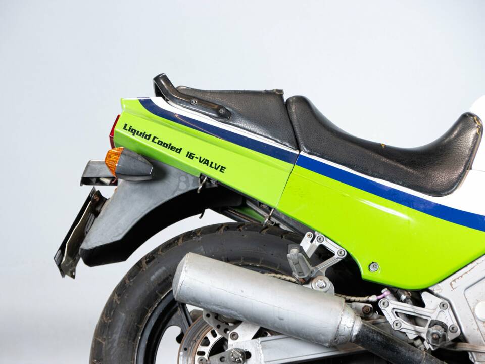 Image 33/36 of Kawasaki GPZ 600 R (1985)
