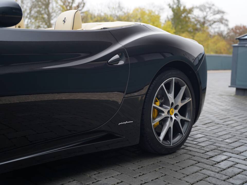 Imagen 40/50 de Ferrari California (2011)
