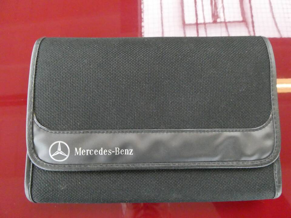 Image 15/42 of Mercedes-Benz 200 D (1987)