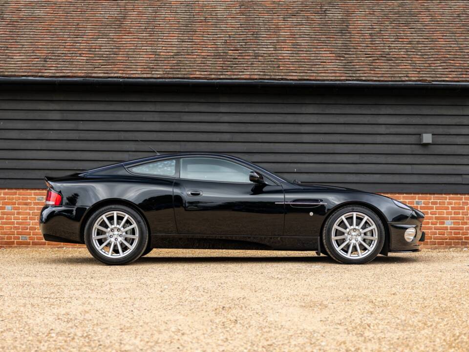 Image 2/50 de Aston Martin V12 Vanquish S Ultimate Edition (2007)