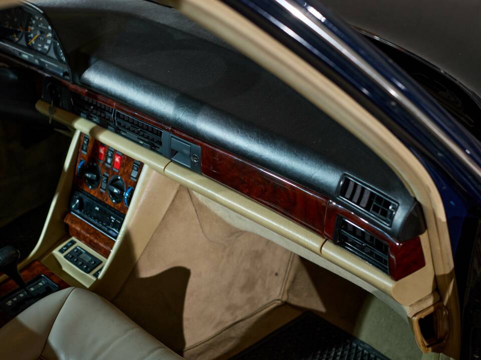 Bild 38/43 von Mercedes-Benz 380 SE (1984)