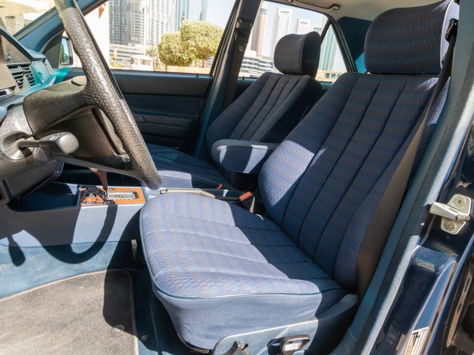 Imagen 57/69 de Mercedes-Benz 190 E (1988)