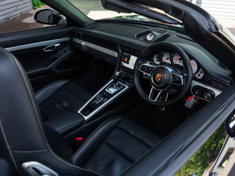 Bild 42/57 von Porsche 911 Carrera (2016)