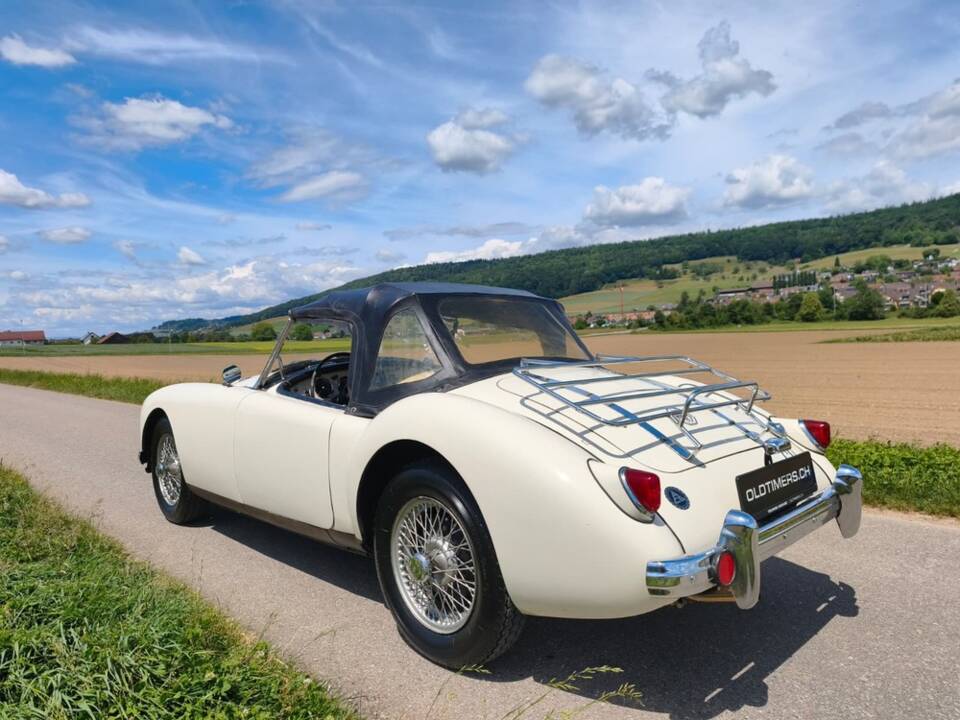 Image 6/27 of MG MGA 1500 (1958)