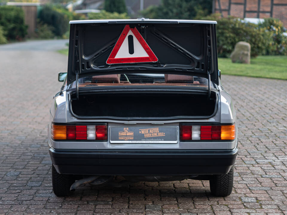 Afbeelding 17/38 van Mercedes-Benz 190 E (1983)