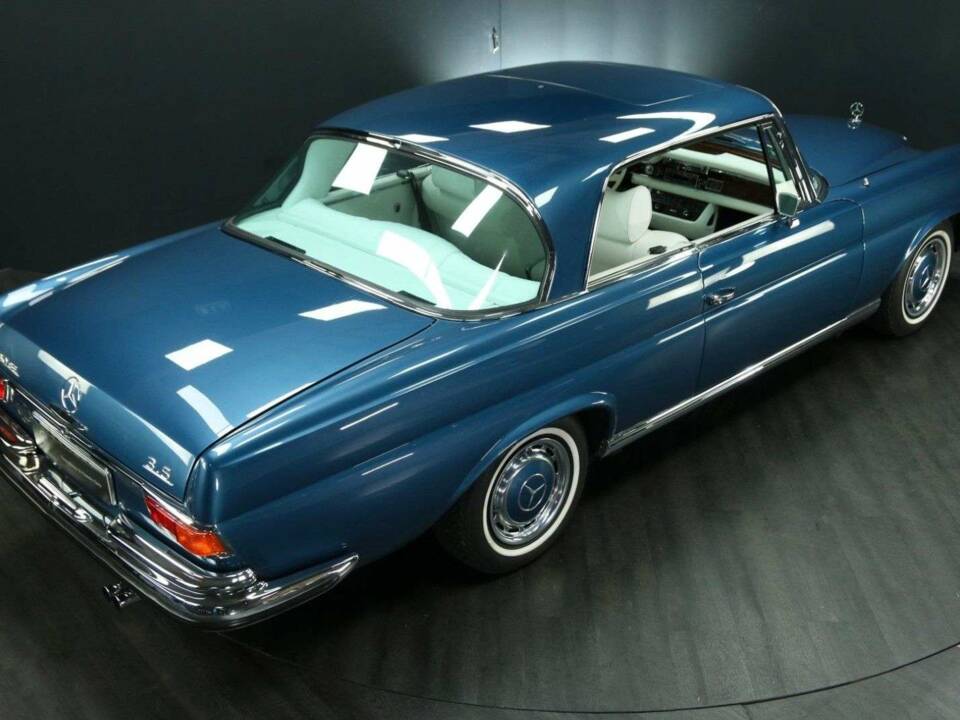Image 36/50 of Mercedes-Benz 280 SE 3,5 (1971)