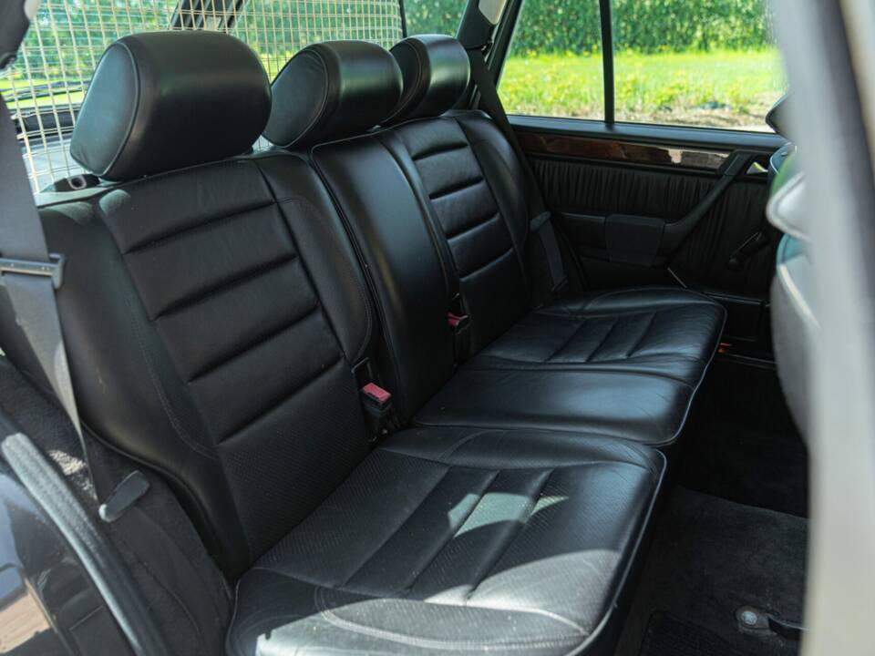 Immagine 24/44 di Mercedes-Benz 200 TE (1992)