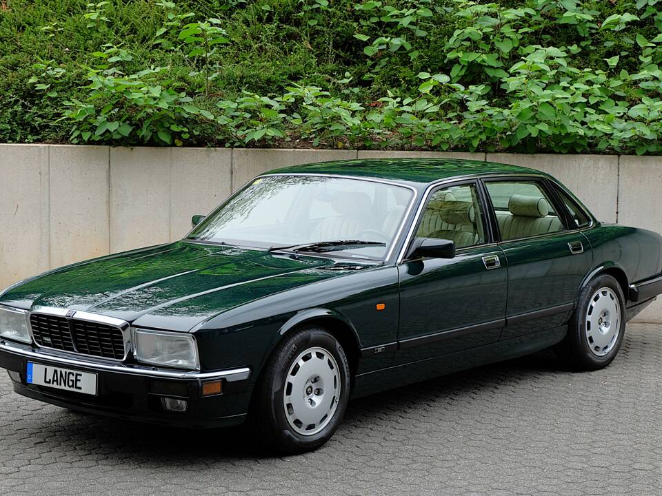 Image 1/77 de Jaguar XJ 40 (XJ-R) (1993)