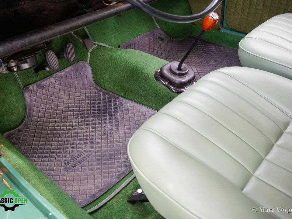 Image 10/43 of Morris Minor 1000 Traveller (1965)