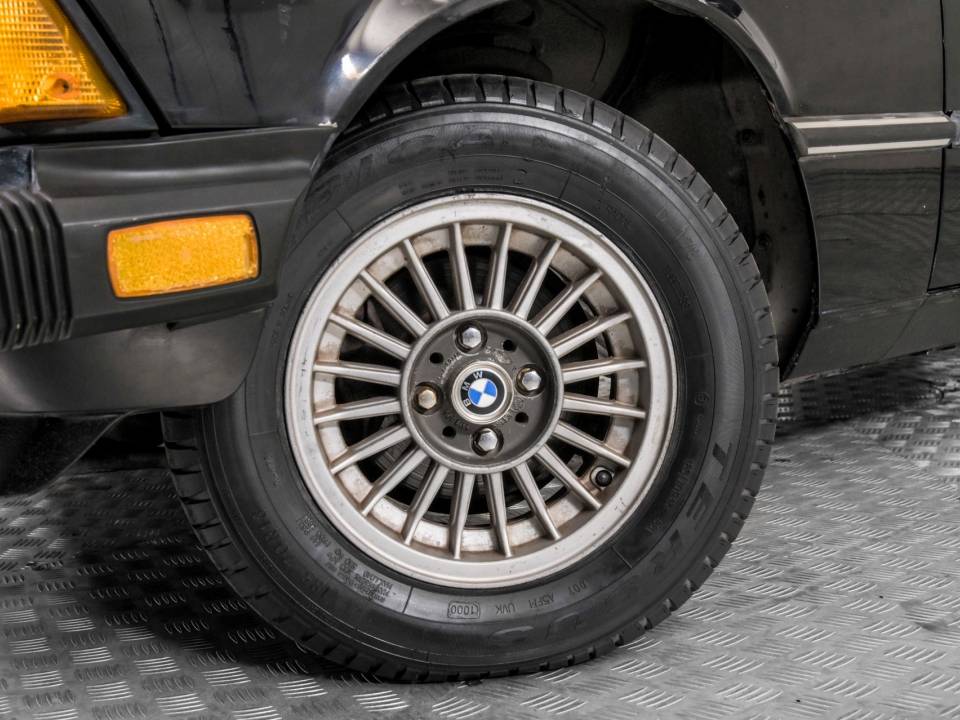 Imagen 4/50 de BMW 320i (1983)