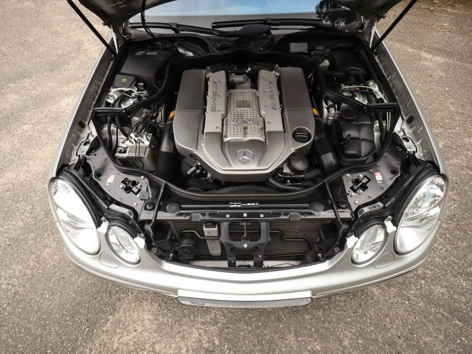 Image 51/72 of Mercedes-Benz E 55 AMG (2002)