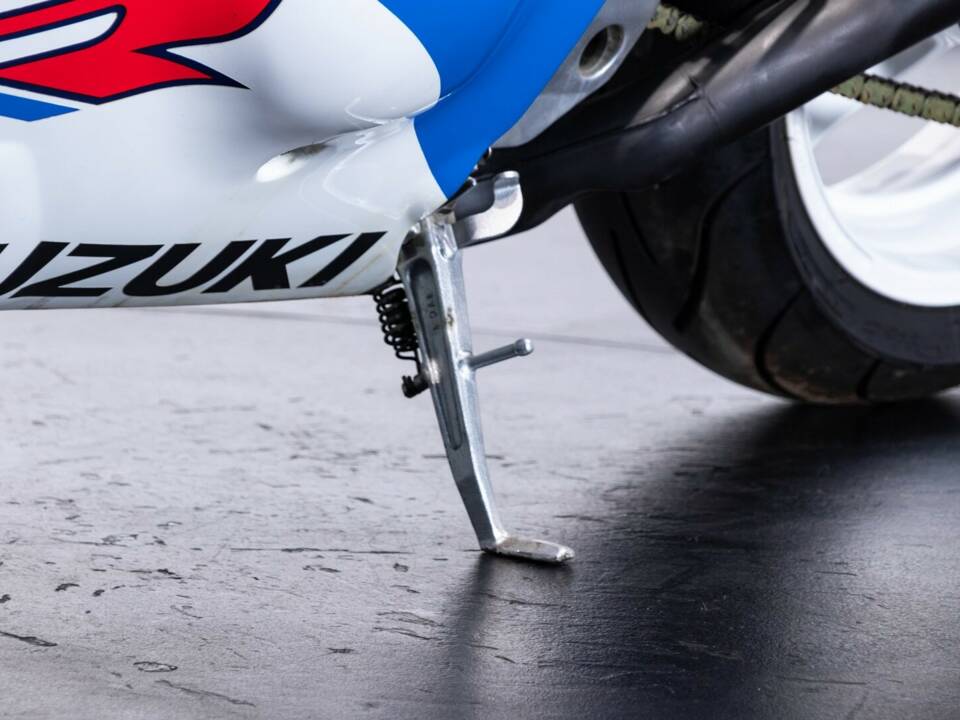 Bild 24/50 von Suzuki DUMMY (1988)