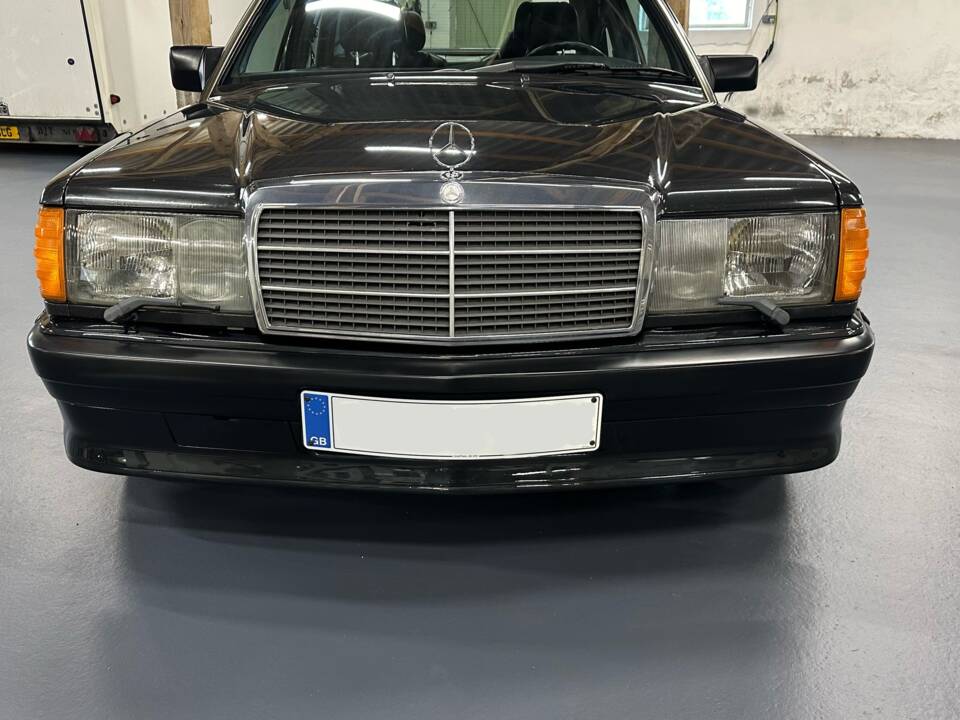 Image 1/9 de Mercedes-Benz 190 E 2.5-16 (1990)
