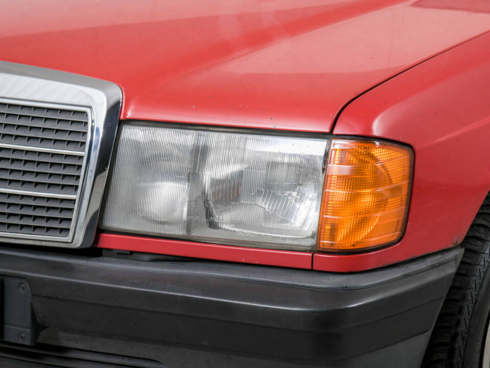 Image 18/50 of Mercedes-Benz 190 D (1984)