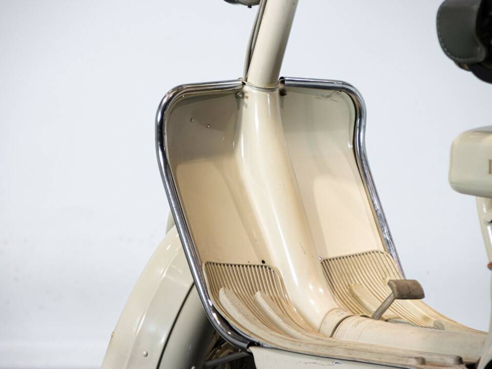 Image 22/50 of Innocenti Lambretta 150 D (1956)