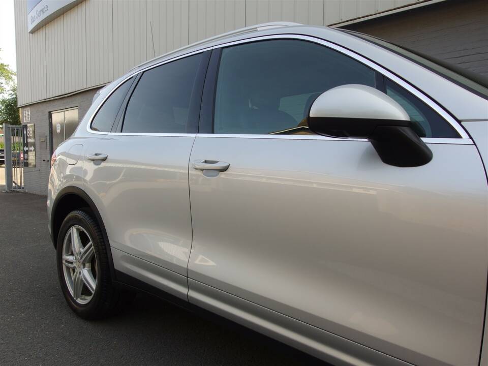 Image 22/98 of Porsche Cayenne S (2010)