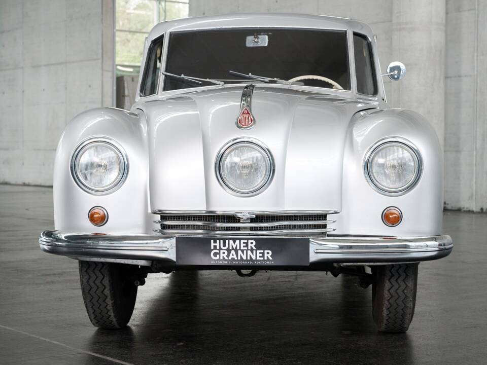 Image 30/50 of Tatra T 87 (1949)