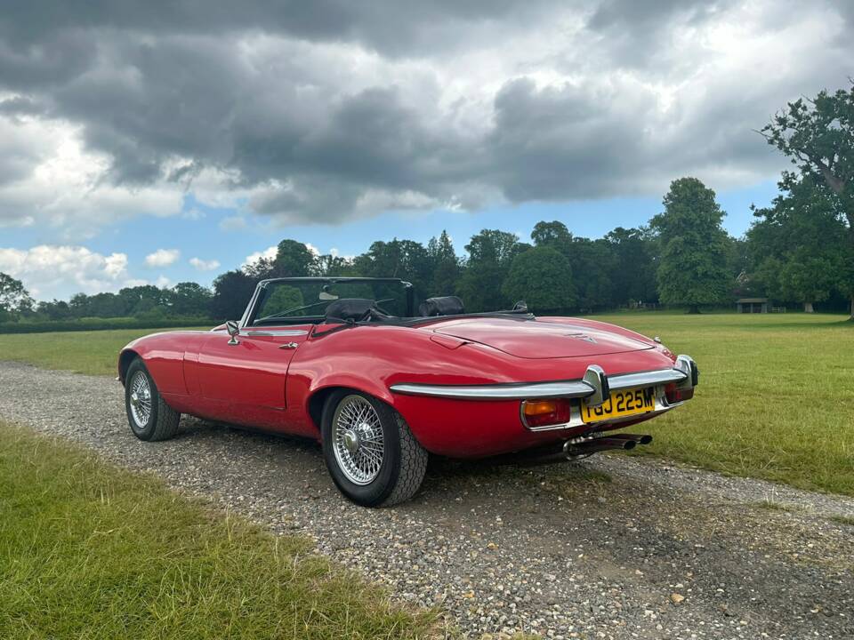 Image 12/49 of Jaguar E-Type V12 (1973)