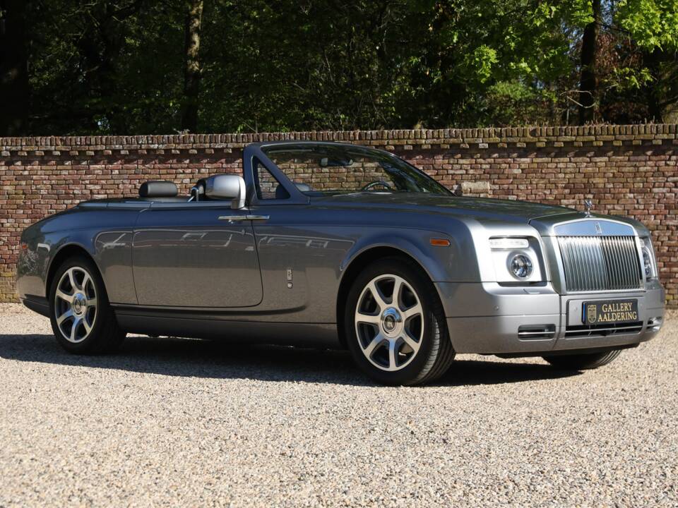 Image 25/50 of Rolls-Royce Phantom DHC (2009)