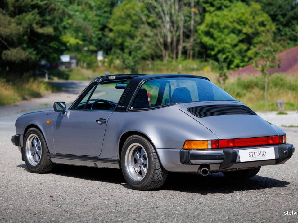Image 9/44 de Porsche 911 Carrera 3.2 &quot;#250.000 911&quot; (1988)