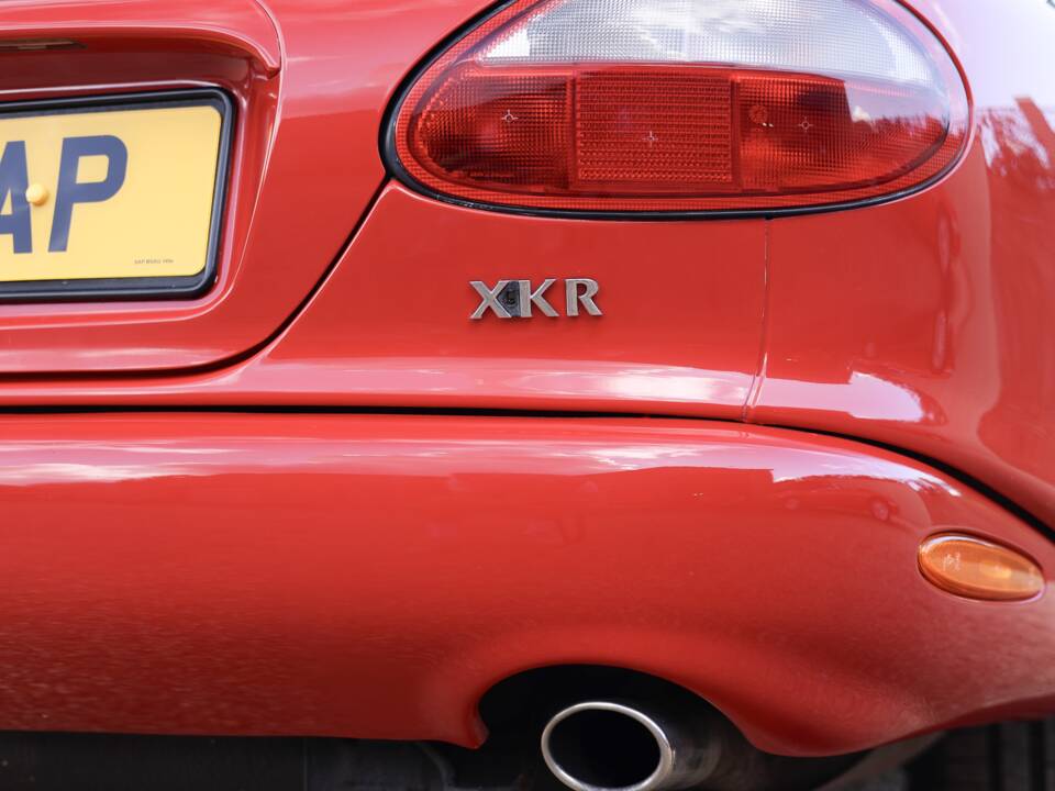 Image 20/50 de Jaguar XKR (2000)