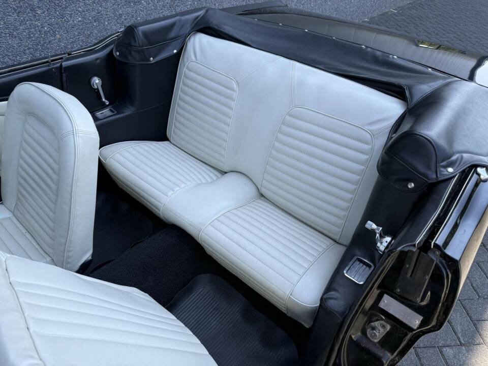 Image 18/47 de Ford Mustang 390 GTA (1966)