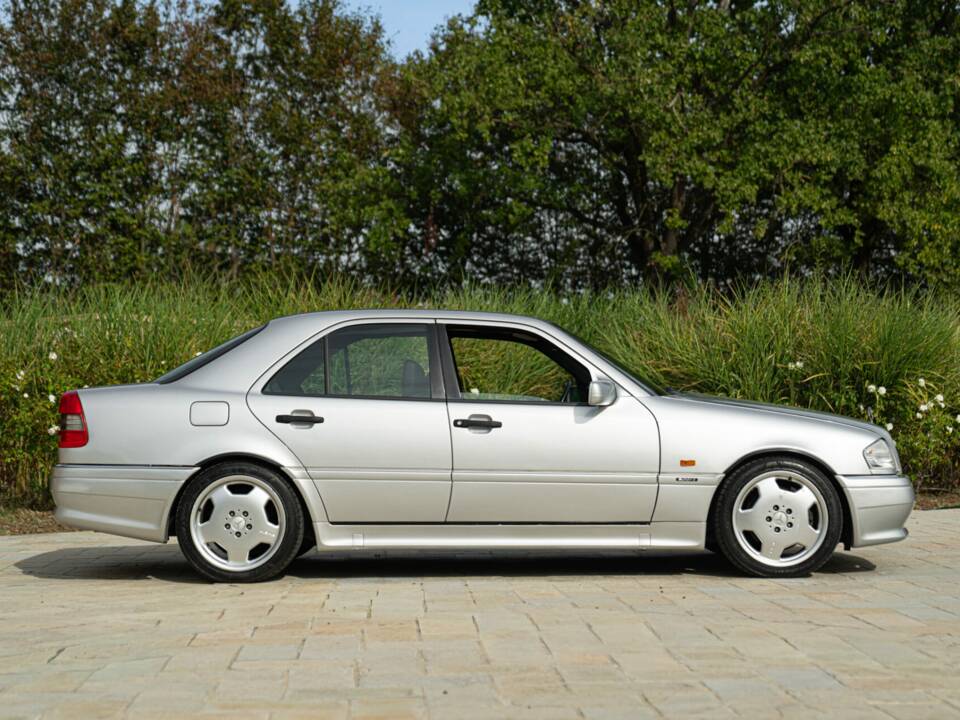 Image 4/50 of Mercedes-Benz C 36 AMG (1995)