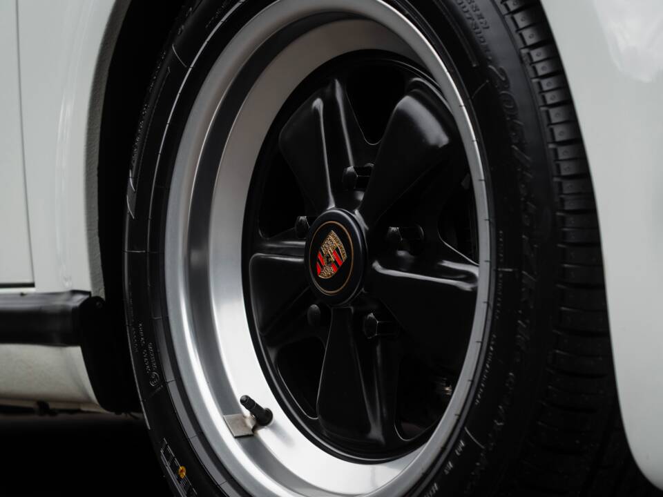 Image 43/50 of Porsche 911 Turbo LE (1989)