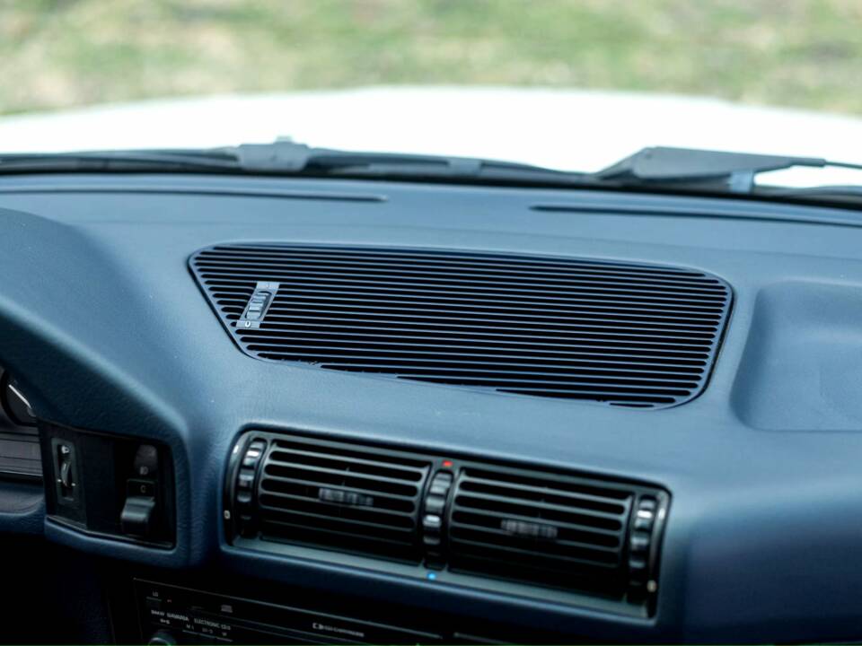 Image 15/55 of BMW 525ix (1993)