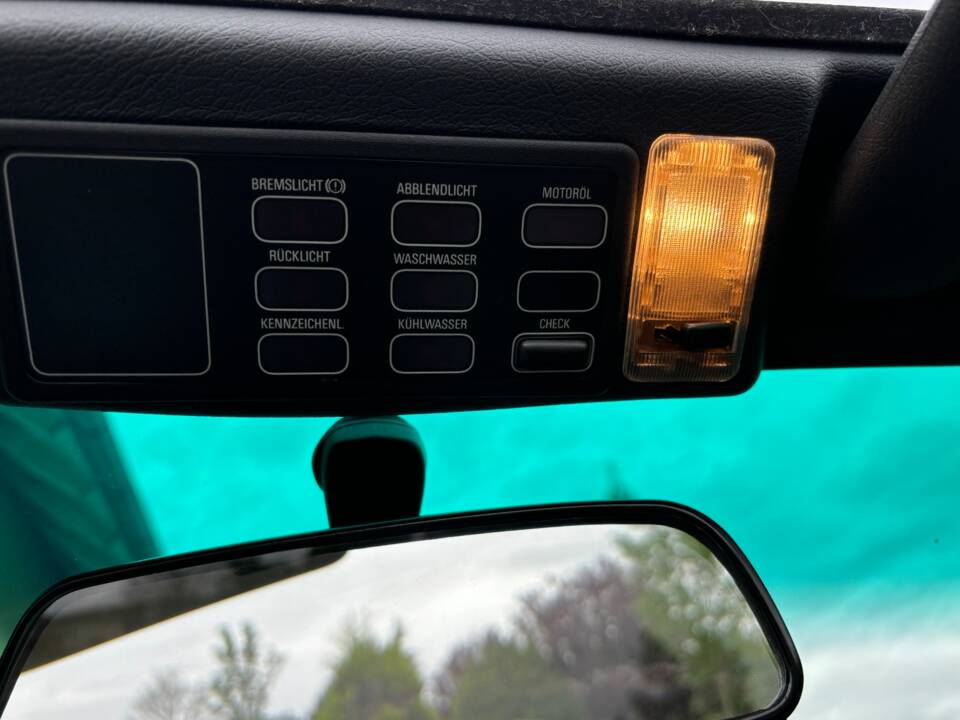 Image 21/40 of BMW 320i (1992)