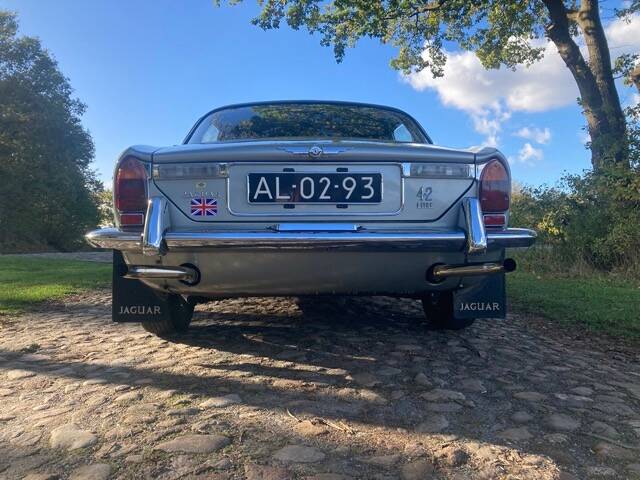 Image 30/60 of Jaguar XJ 6 4.2 (1972)
