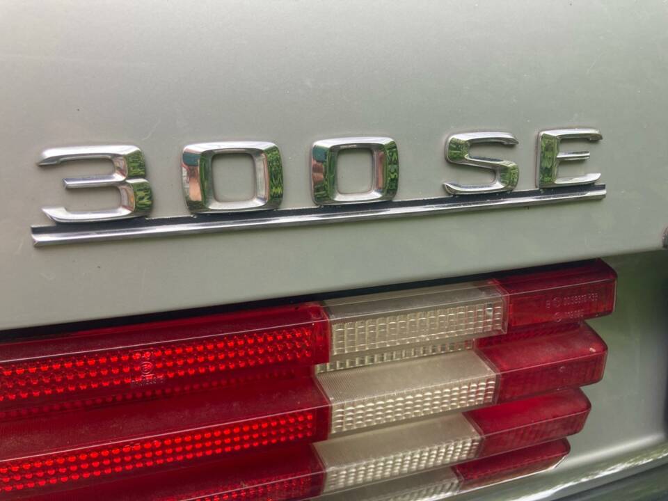 Immagine 23/29 di Mercedes-Benz 300 SE (1990)