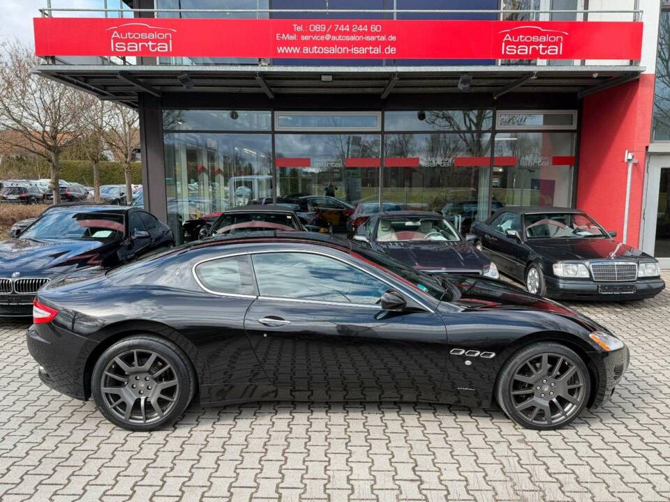 Imagen 7/21 de Maserati GranTurismo 4.2 (2007)