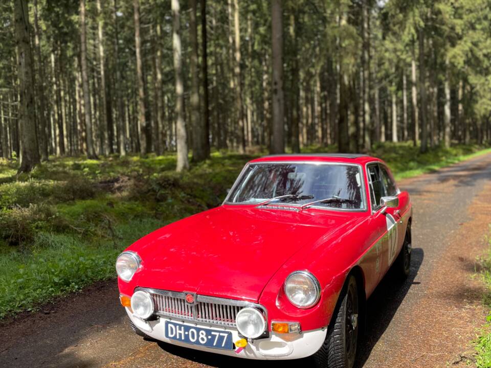 Image 45/50 of MG MGB GT (1972)