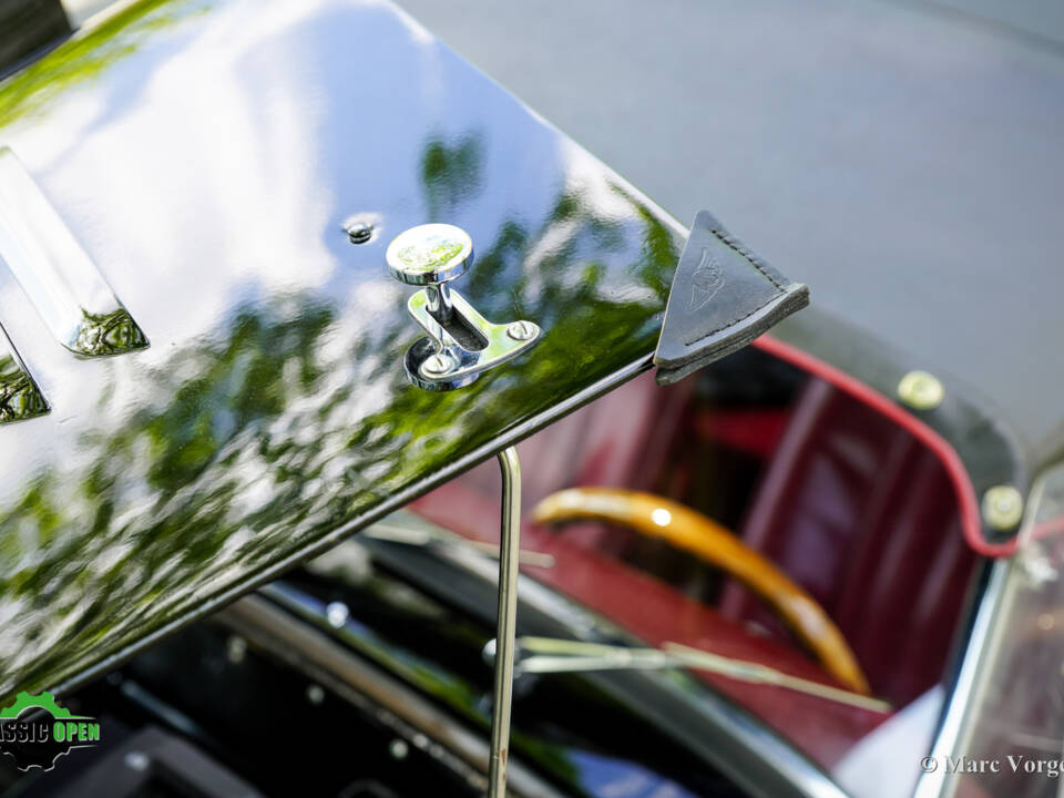 Image 30/54 of Morgan Plus 8 (1992)