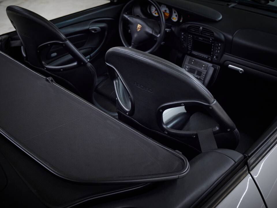 Bild 65/100 von Porsche 911 Carrera 4S (2004)